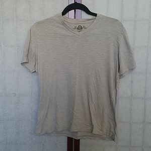 🔴American Rag Light gray tee shirt. Men's size S.